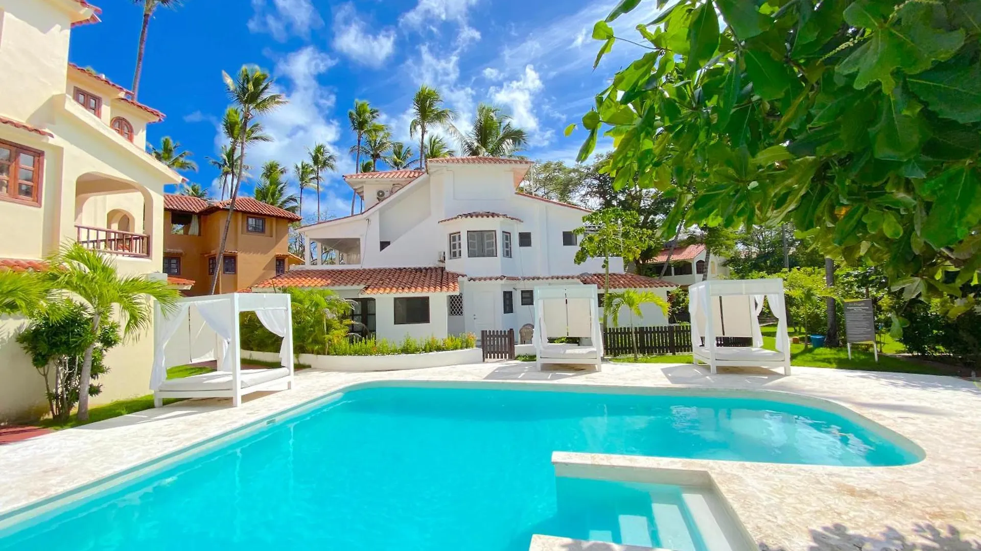 Sunny Villas And Suites - Los Corales Beach - Great Location With Many Restaurants Punta Cana Aparthotel